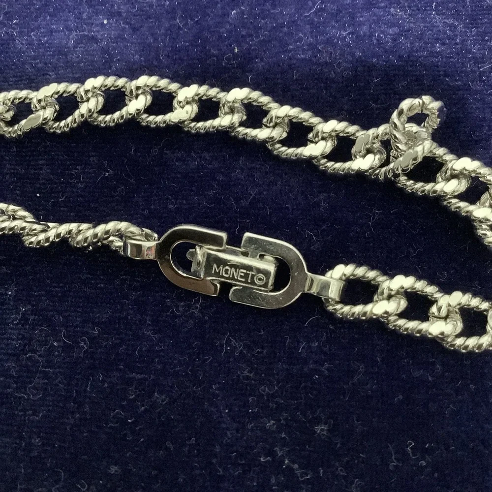 MONET Signed Chain Link Textured Silver Tone 7.5